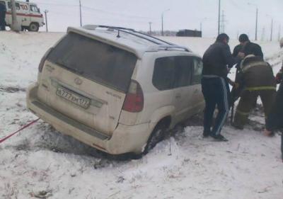 На рязанской трассе Lexus под управлением москвича протаранил опору ЛЭП